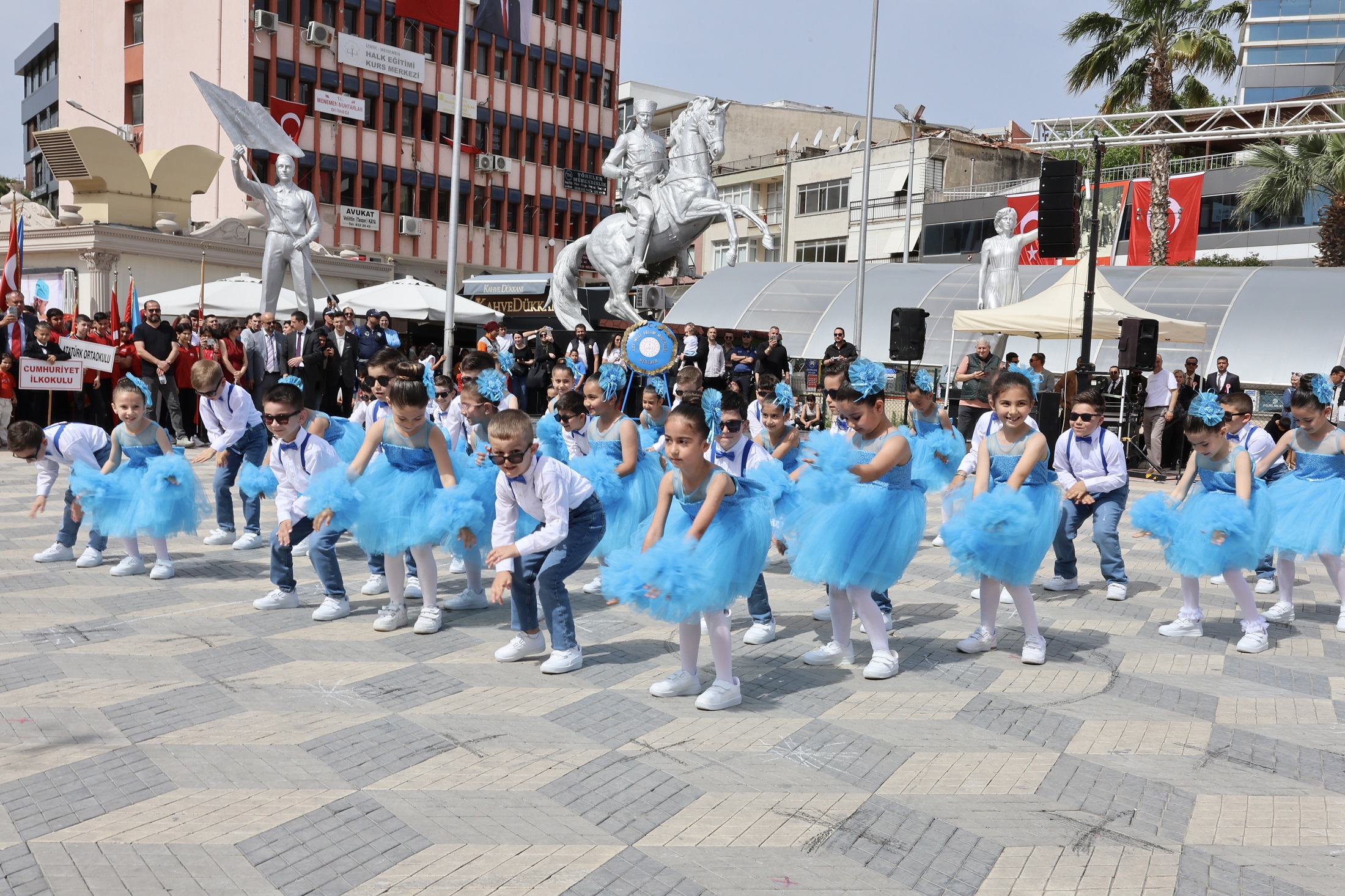 Menemen’de 23 Nisan coşkusu yaşandı