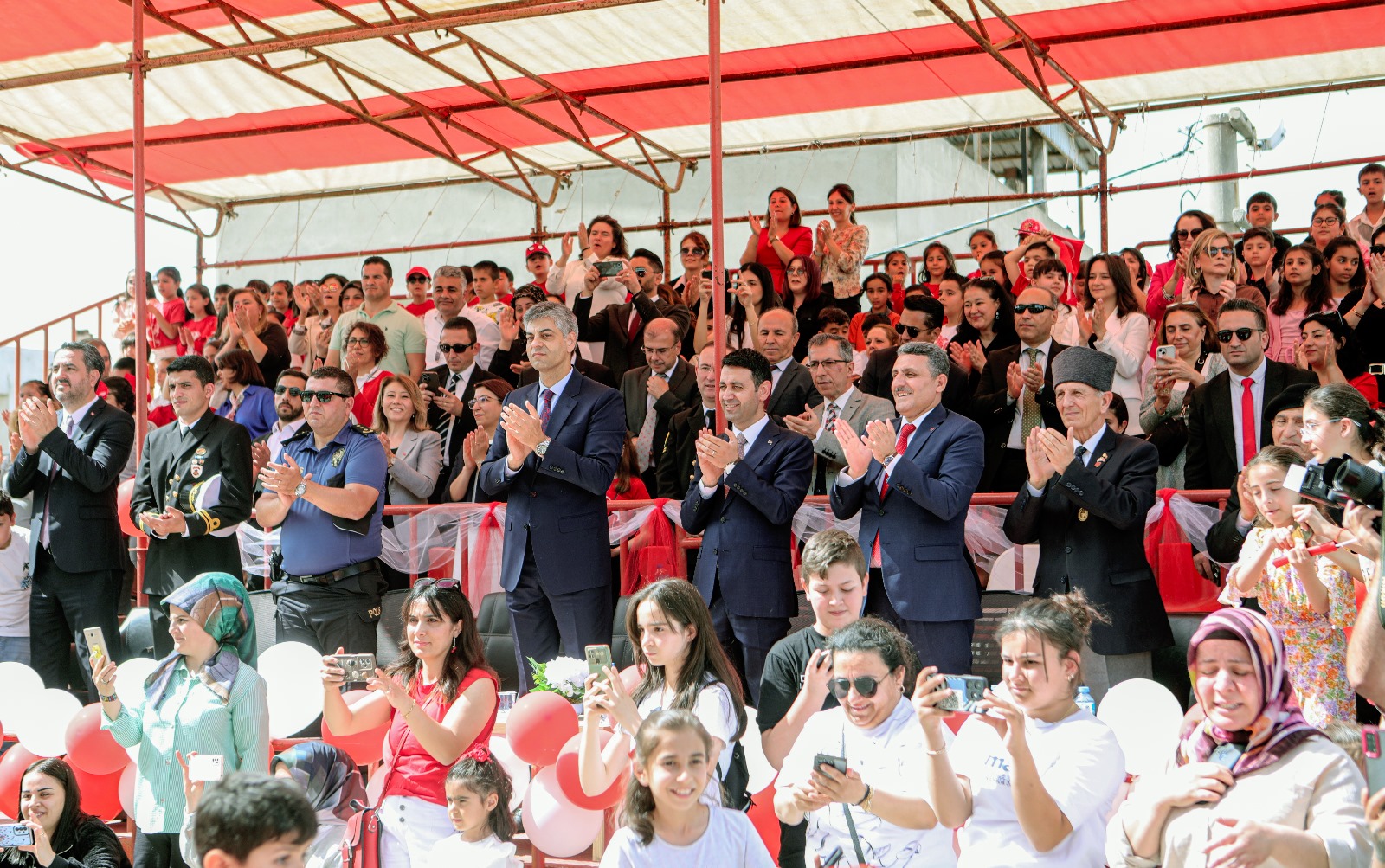 Bayraklı’da minik başkanlar icraatlarını açıkladı
