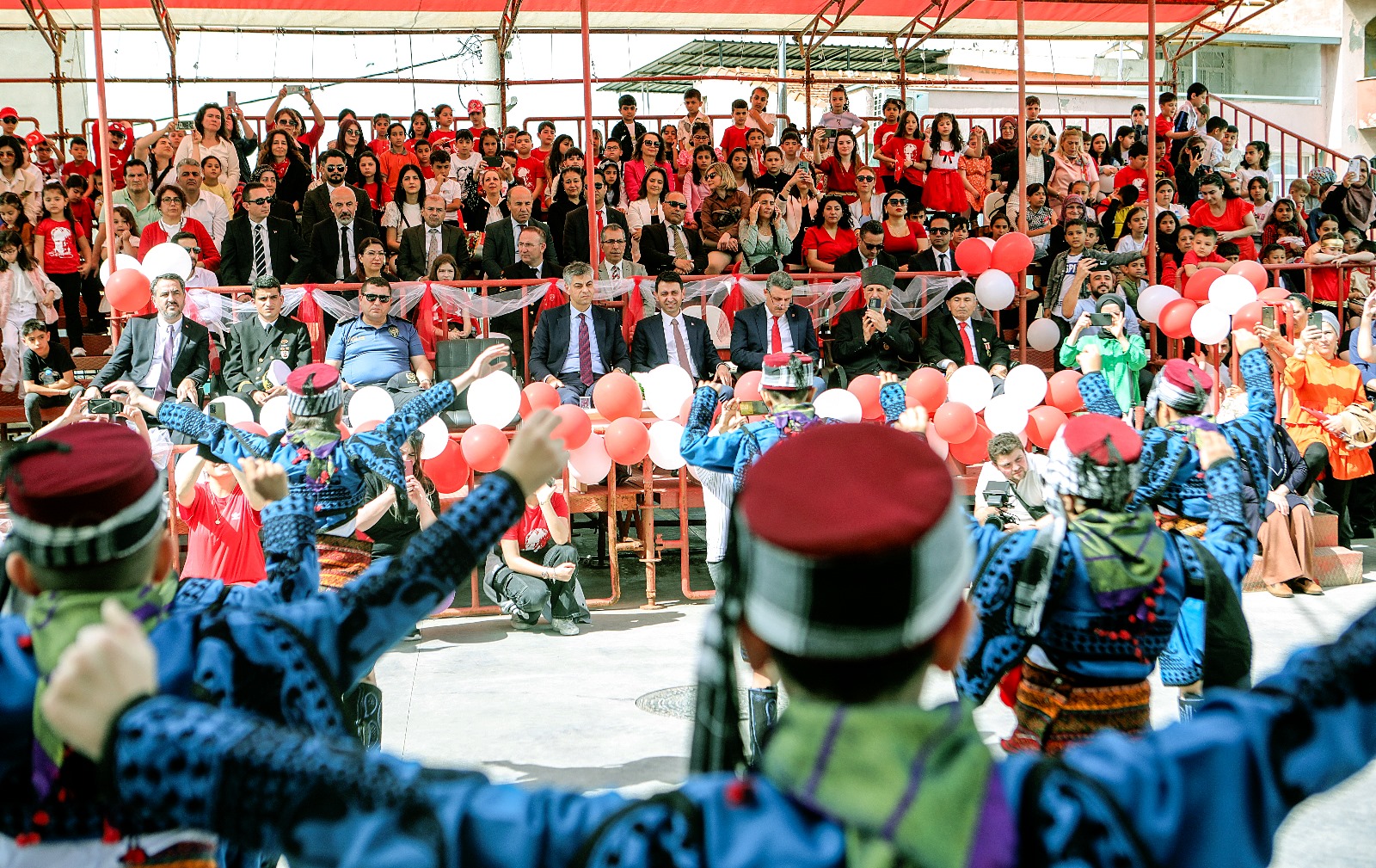 Bayraklı’da minik başkanlar icraatlarını açıkladı