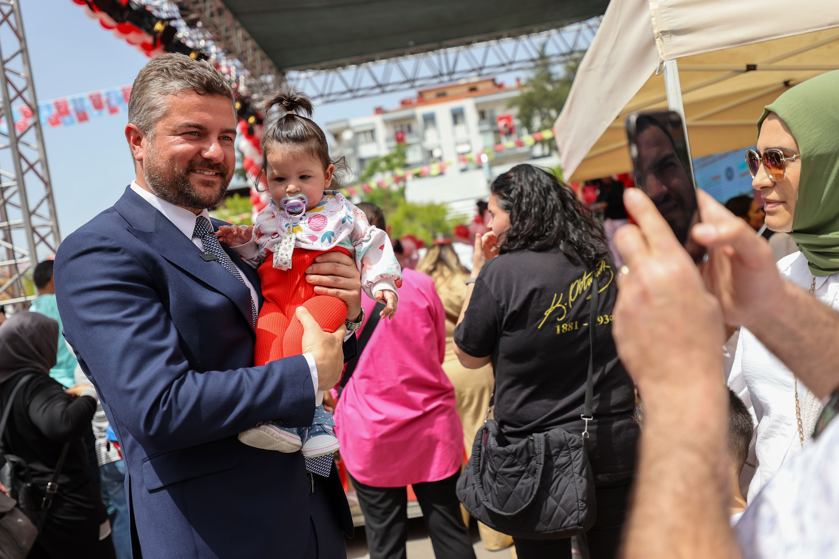 Buca’da 23 Nisan’a yakışır kutlama
