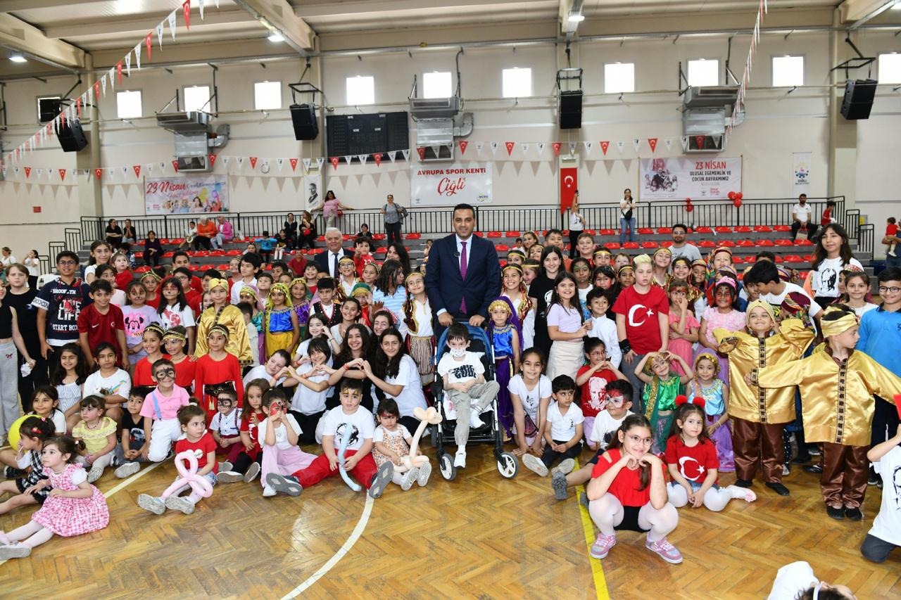 23 Nisan Çiğli’de Karnaval Havasında Kutlandı