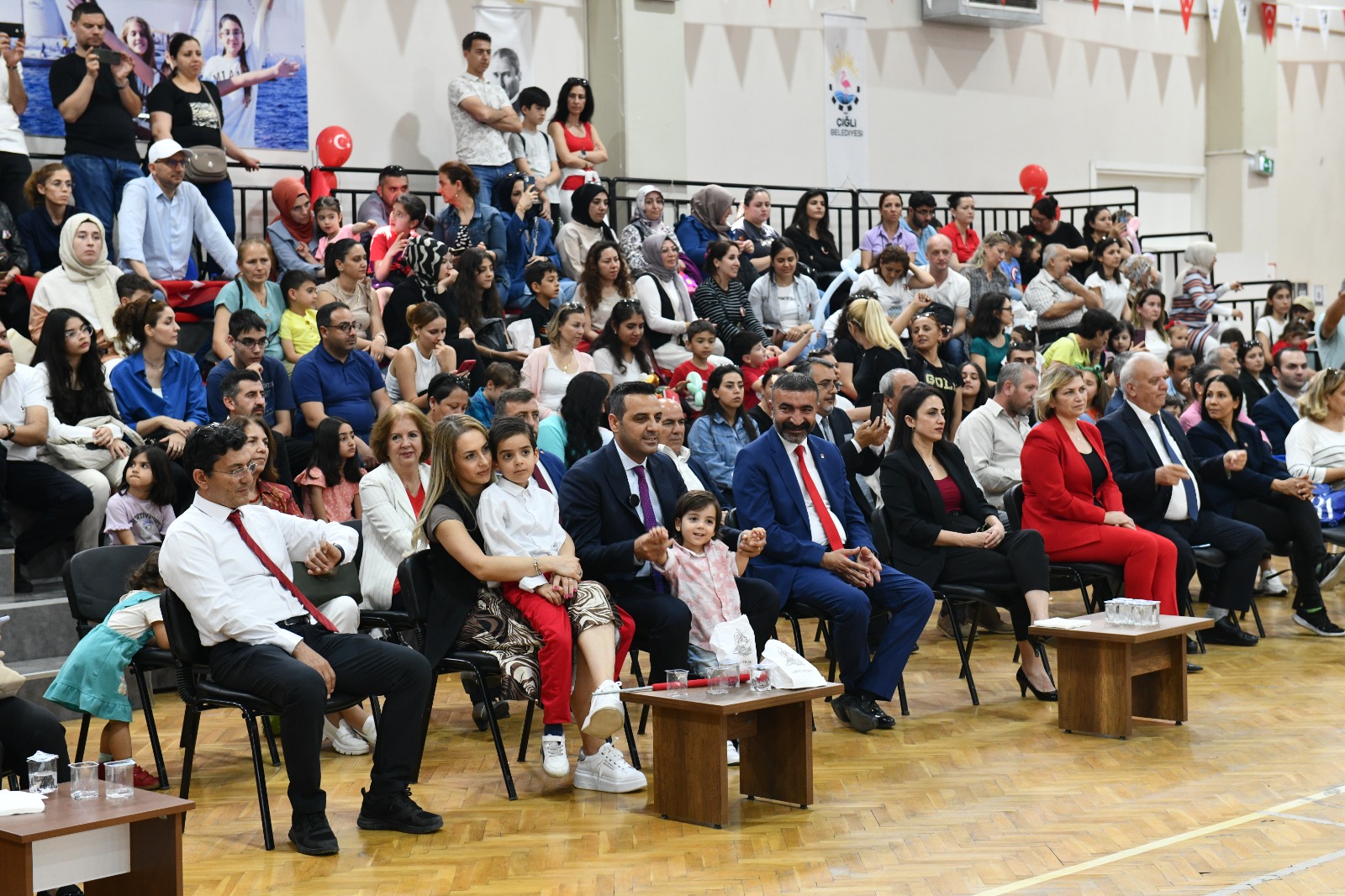 23 Nisan Çiğli’de Karnaval Havasında Kutlandı