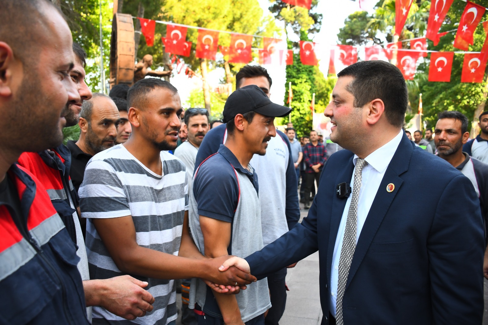 Torbalı Belediyesi 1 Mayıs’ı halaylarla kutladı