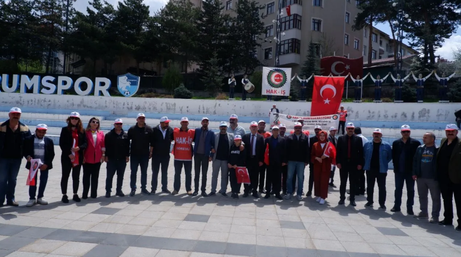 Türkiye'de 1 Mayıs kutlamaları: 'Ekmek yoksa barış da yok'