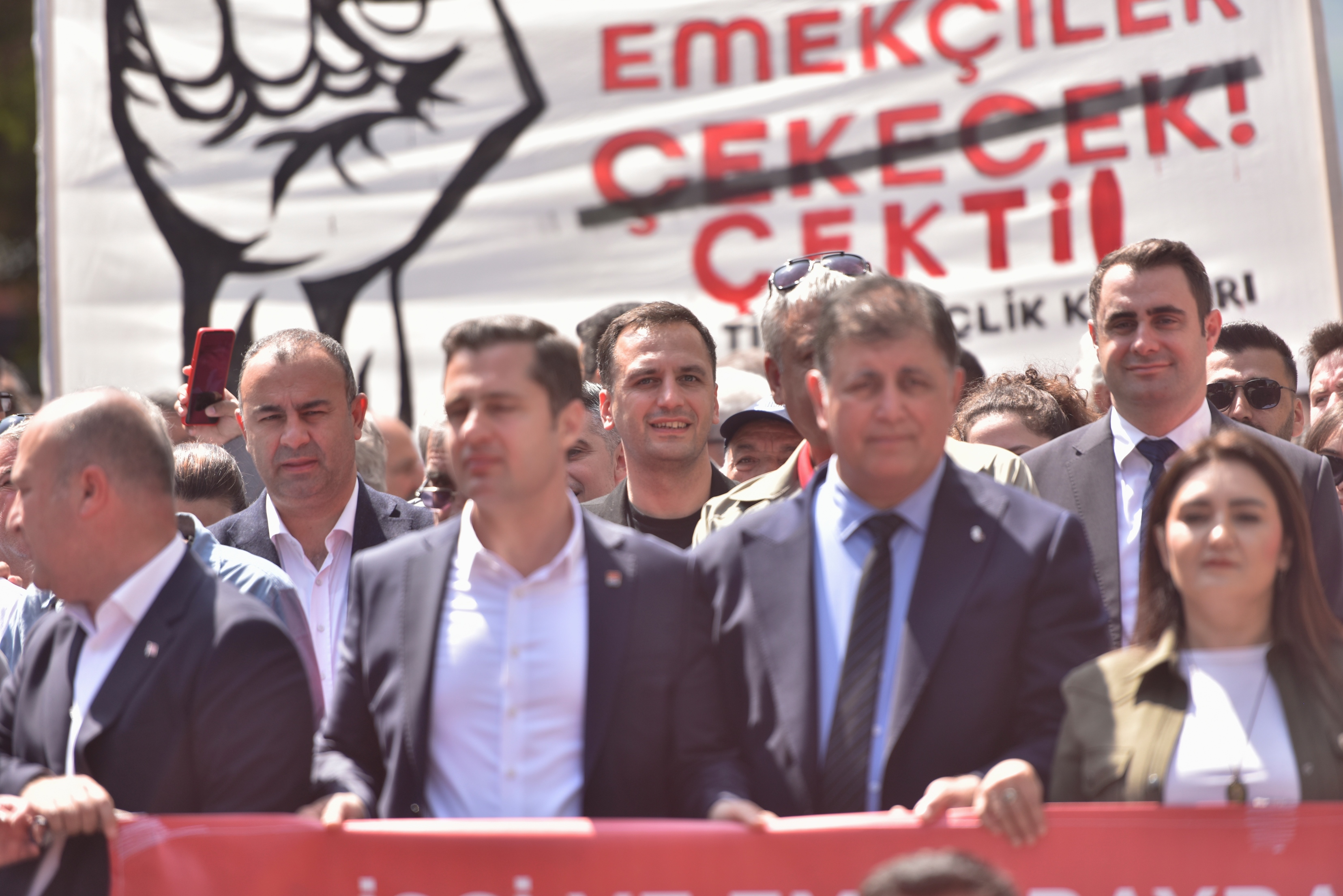 Başkan Eşki işçilerle yürüdü