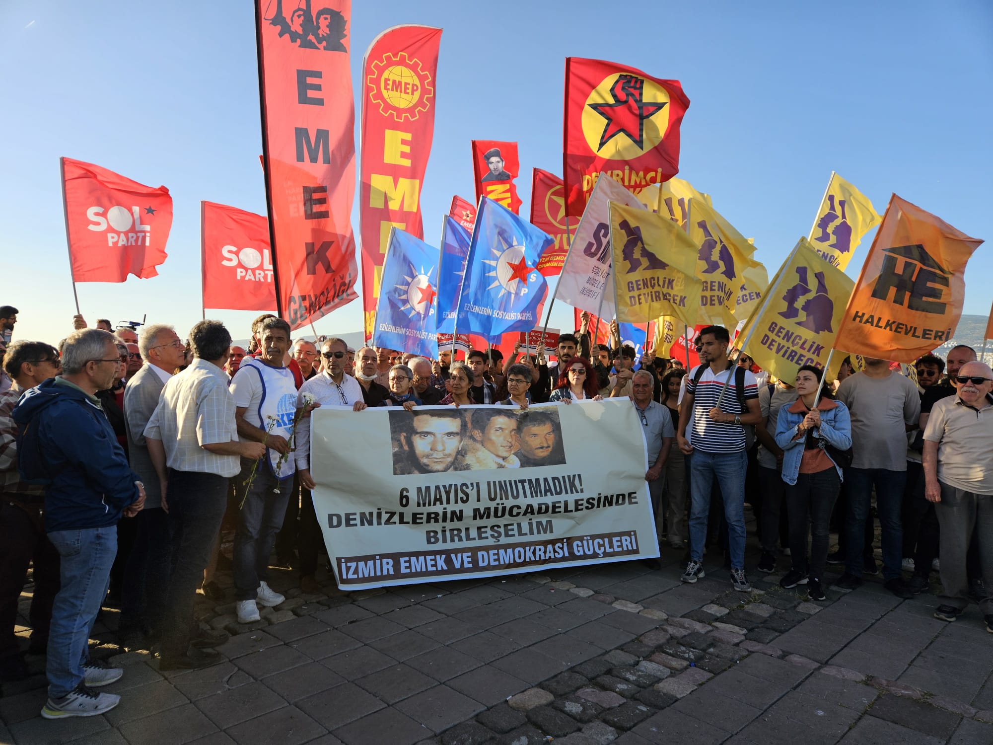 İzmir Emek ve Demokrasi Güçleri Üç Fidan’ı andı 