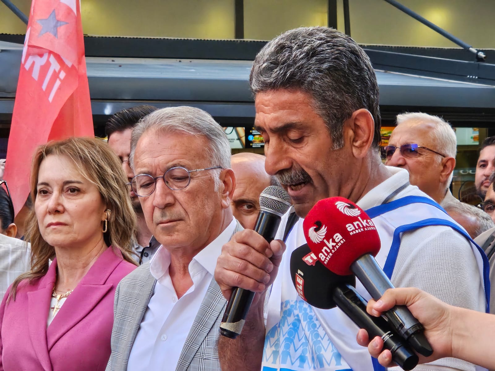 İzmir Emek ve Demokrasi Güçleri Üç Fidan’ı andı 