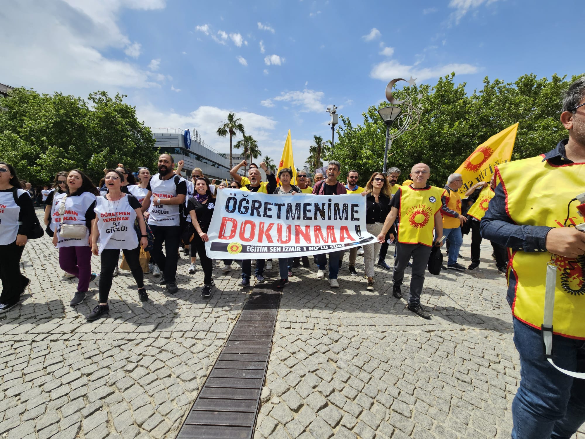 Binlerce Öğretmen “Yusuf Tekin istifa” diye haykırdı