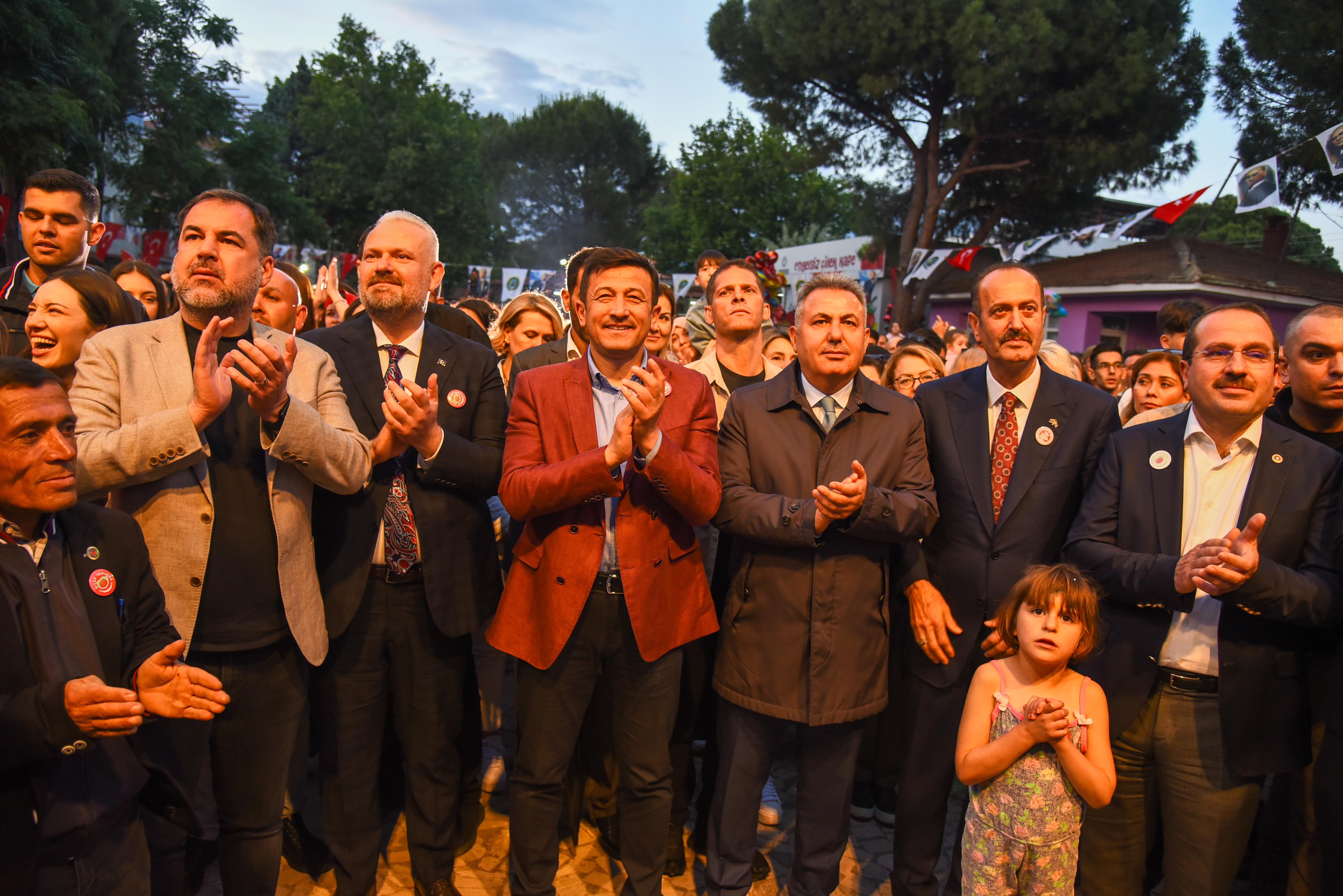 14. Emiralem Çilek Festivali’ne Simge Damga Vurdu