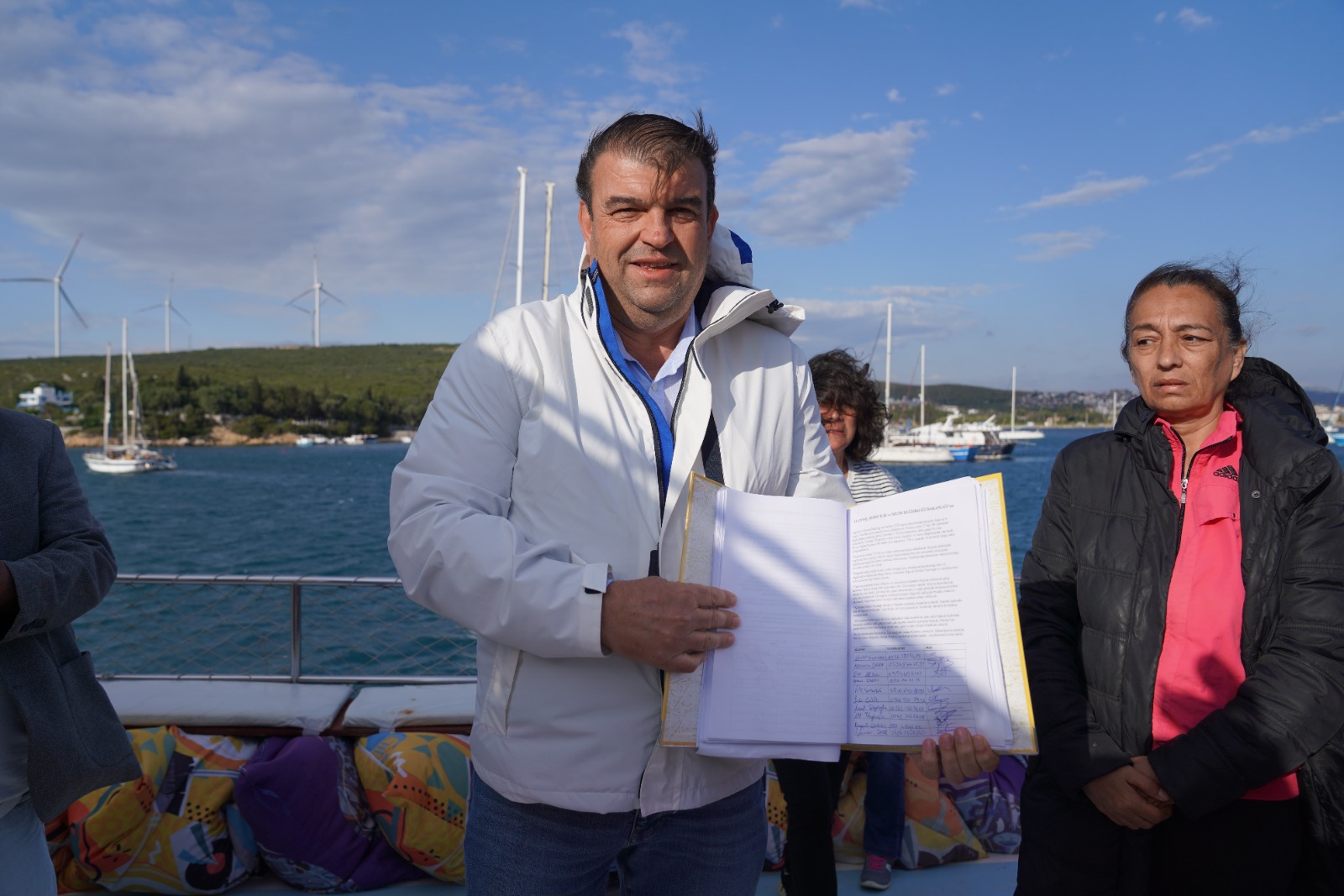 Marinaya karşı, tekneli protesto