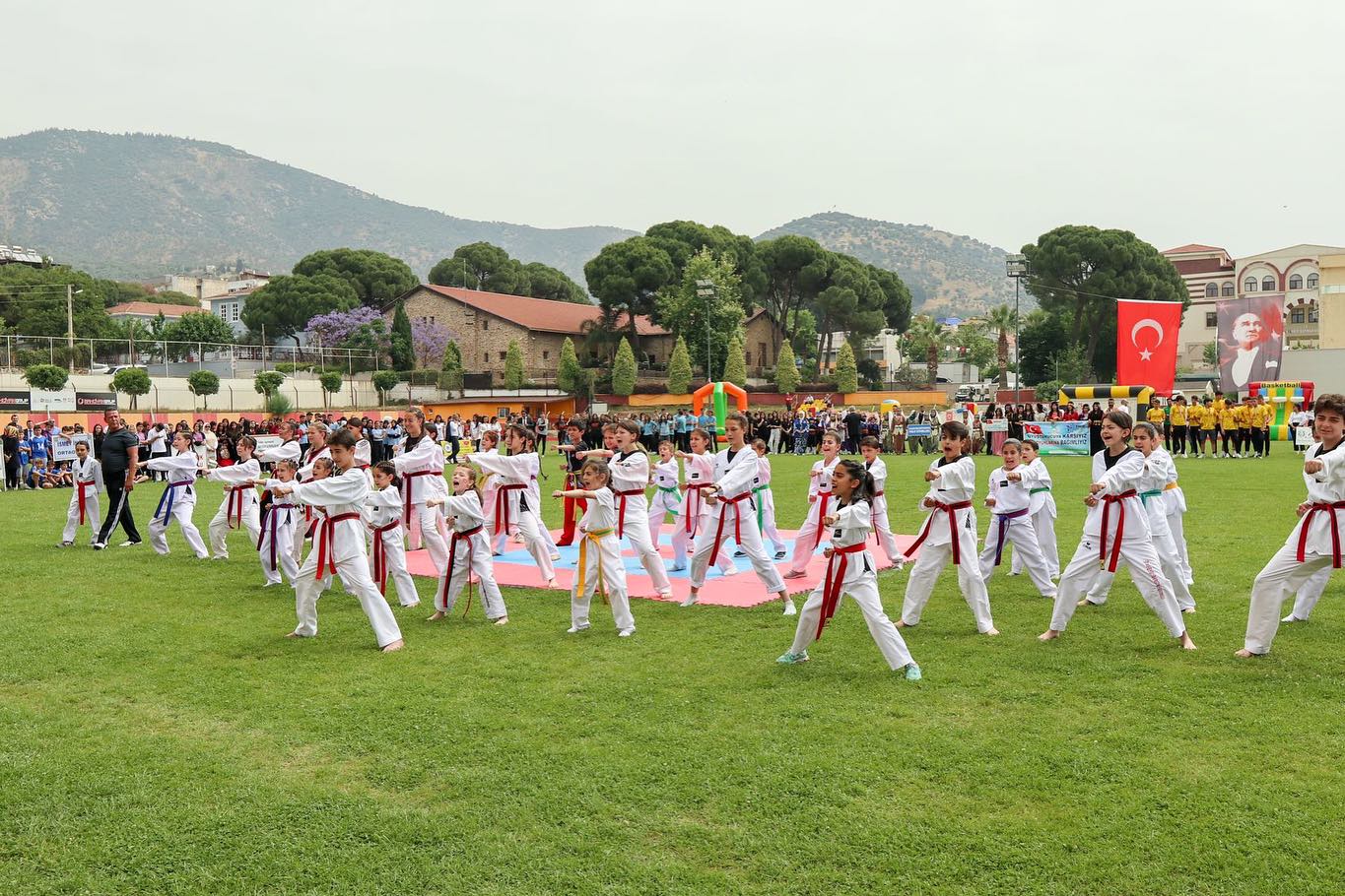19 Mayıs Bayındır'da Coşkuyla Kutlandı