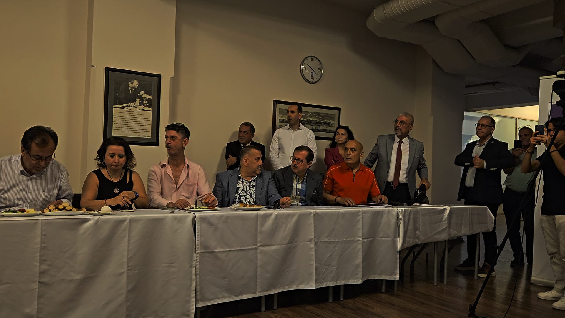 İzmir SMMM Odası Başkanı Yıldız ile yönetim kurulu üyeleri arasında gerginlik 