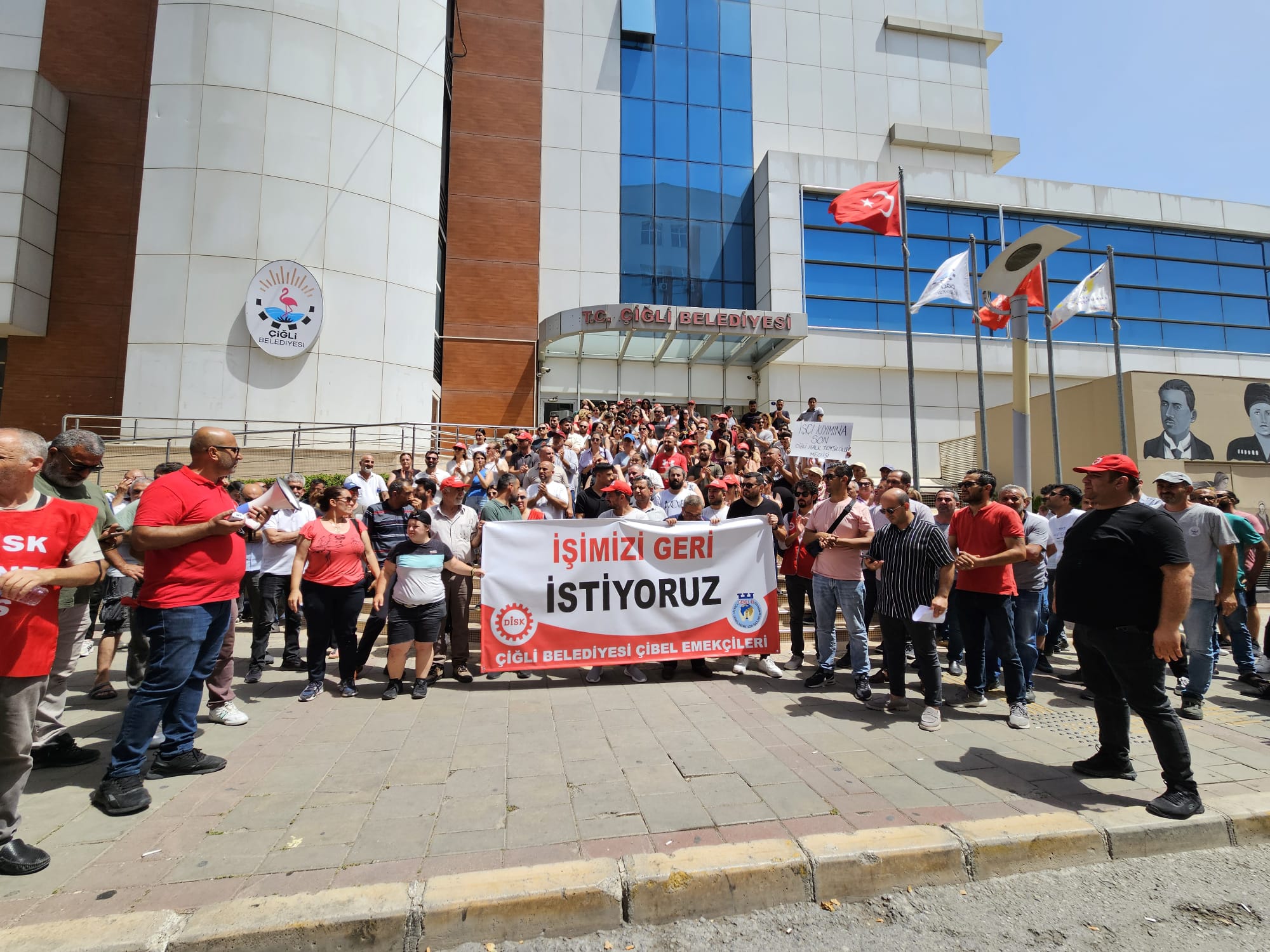 Çiğli Belediyesi’nde işçiler eylemde: İşçiden tasarruf edilmez!
