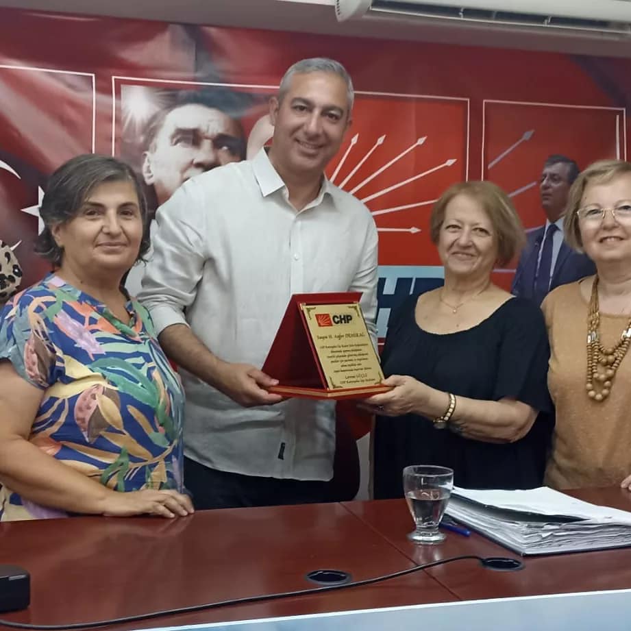CHP Karşıyaka Kadın Kollarında devir teslim gerçekleşti.