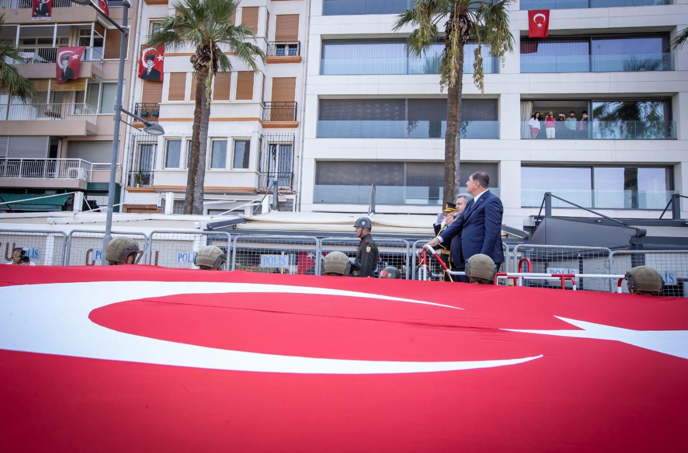 İzmir'de 30 Ağustos Zafer Bayramı kutlamaları başladı