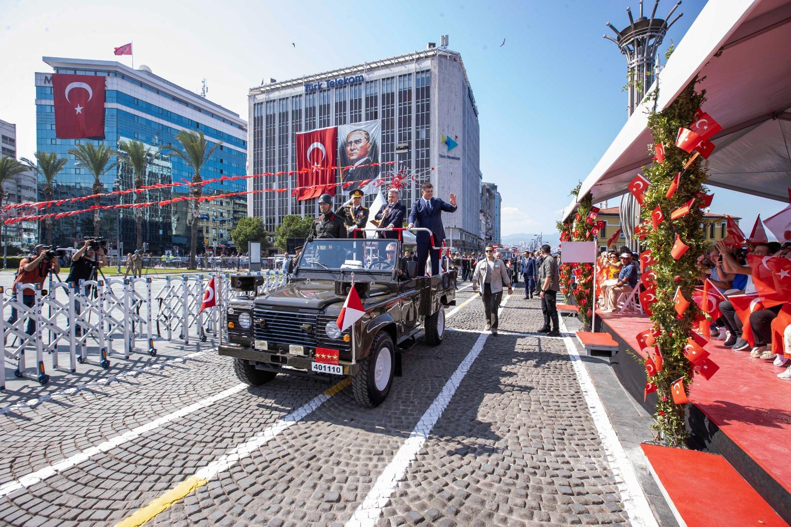 İzmir'de 30 Ağustos Zafer Bayramı kutlamaları başladı
