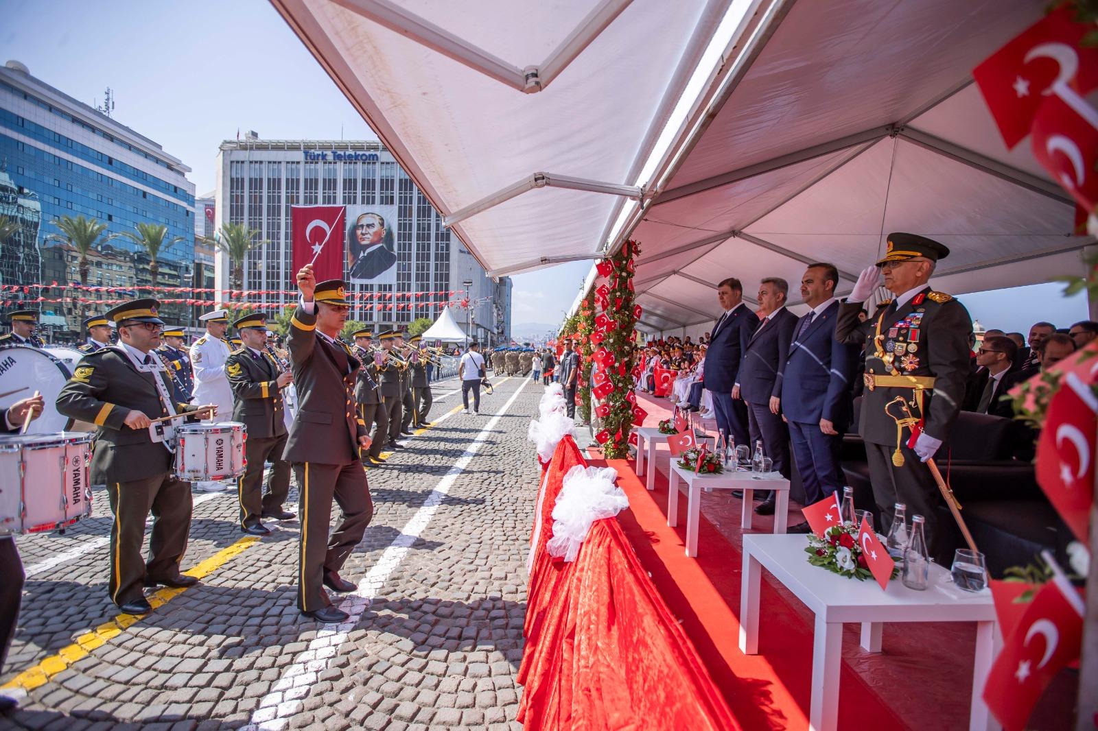 İzmir'de 30 Ağustos Zafer Bayramı kutlamaları başladı
