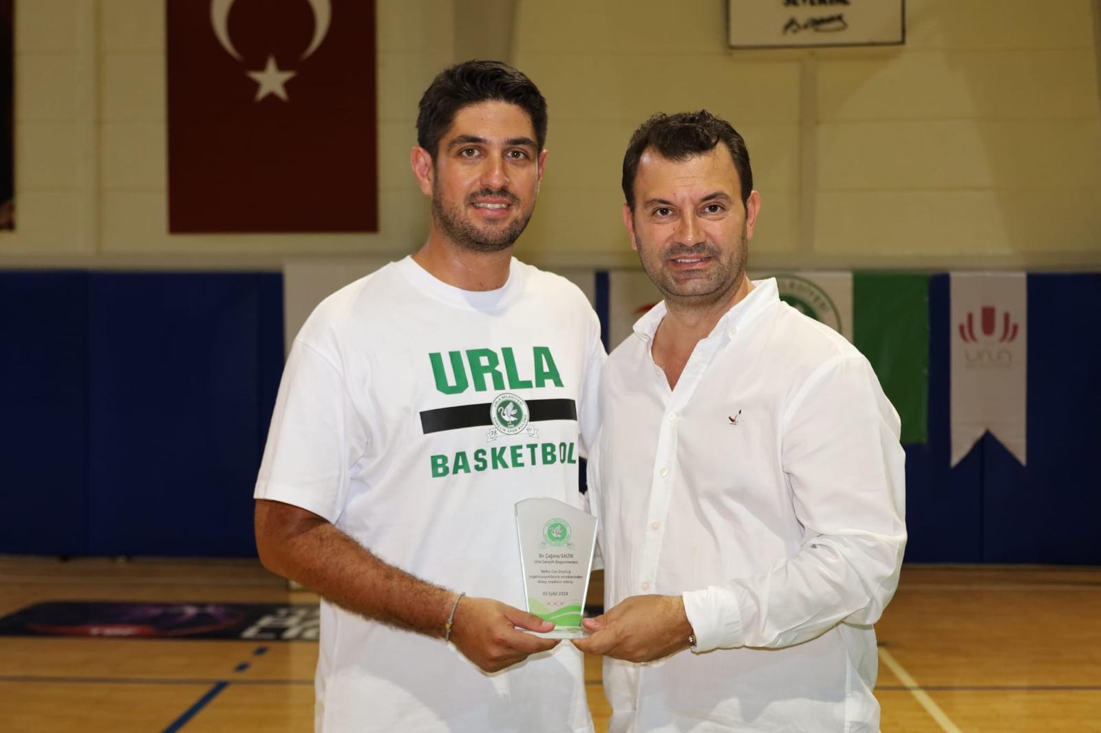 “Urla’da muhteşem gala” Nefes Can’ın adı iyilik ışığı oldu 
