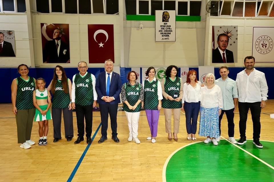 “Urla’da muhteşem gala” Nefes Can’ın adı iyilik ışığı oldu 