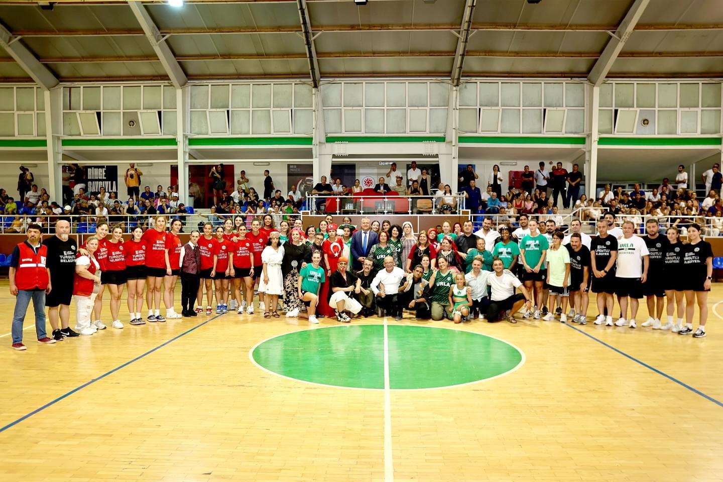 “Urla’da muhteşem gala” Nefes Can’ın adı iyilik ışığı oldu 