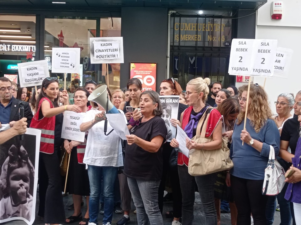 CHP Karşıyaka Kadın Kolları’ndan sıra dışı basın açıklaması