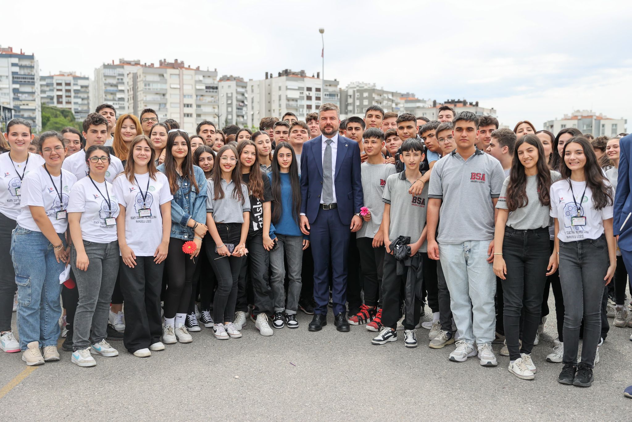 Buca Belediyesi'nin okul temizliği eleştirilerine CHP'li Hacer Taş’tan cevap; "Biz böyle bir rahatsızlık vermekten gurur duyuyoruz"