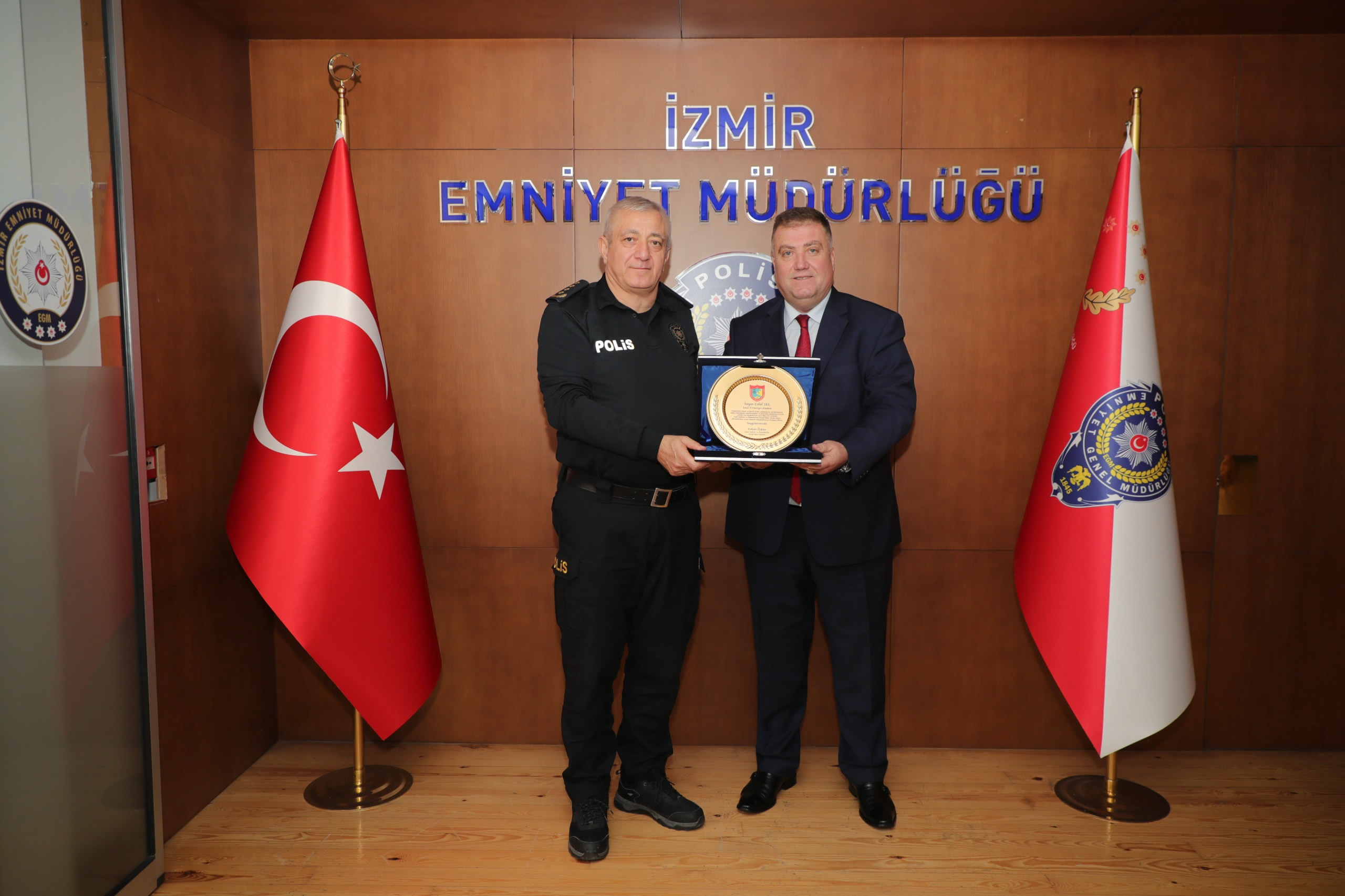 İzmir Şoförler ve Otomobilciler Esnaf Odası'ndan İl Emniyet Müdürü Celal Sel'e Teşekkür Ziyareti