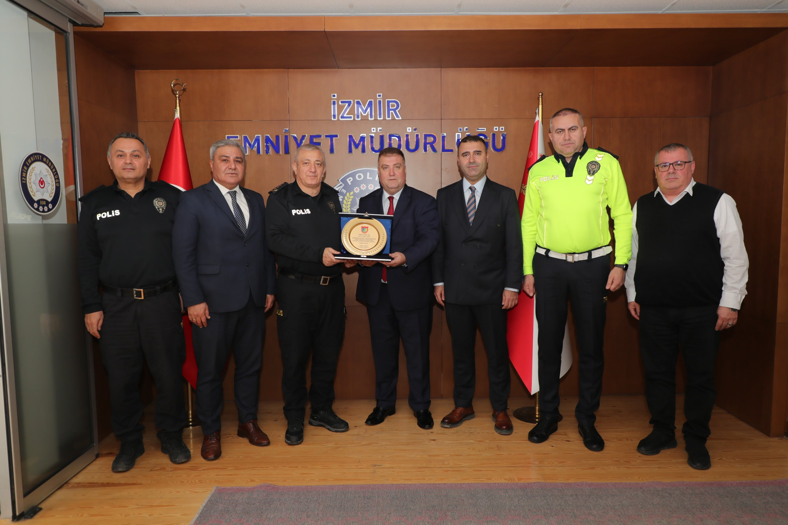 İzmir Şoförler ve Otomobilciler Esnaf Odası'ndan İl Emniyet Müdürü Celal Sel'e Teşekkür Ziyareti
