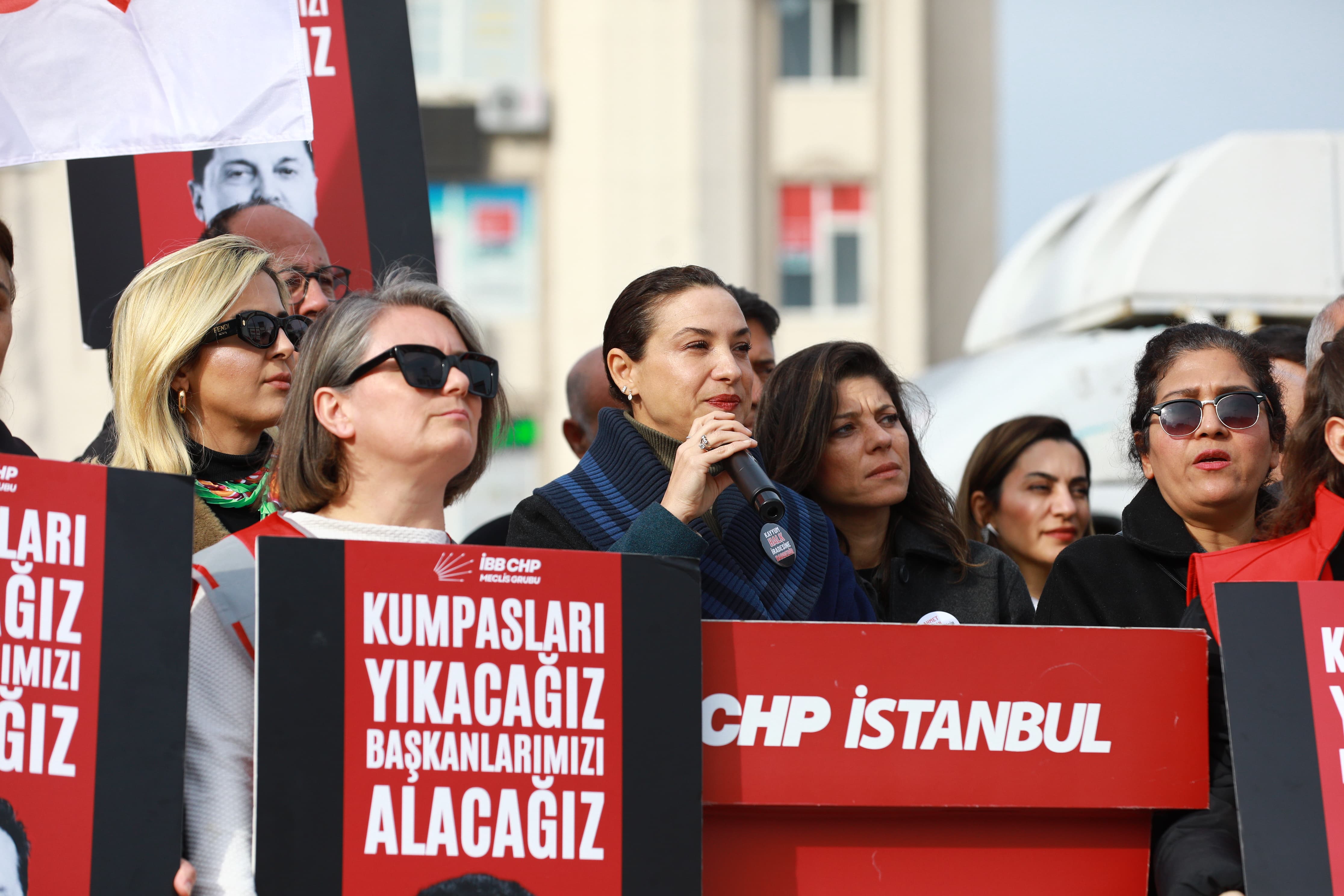 Esenyurt’taki Demokrasi Mücadelesine Efes Selçuk’tan Güçlü Destek!
