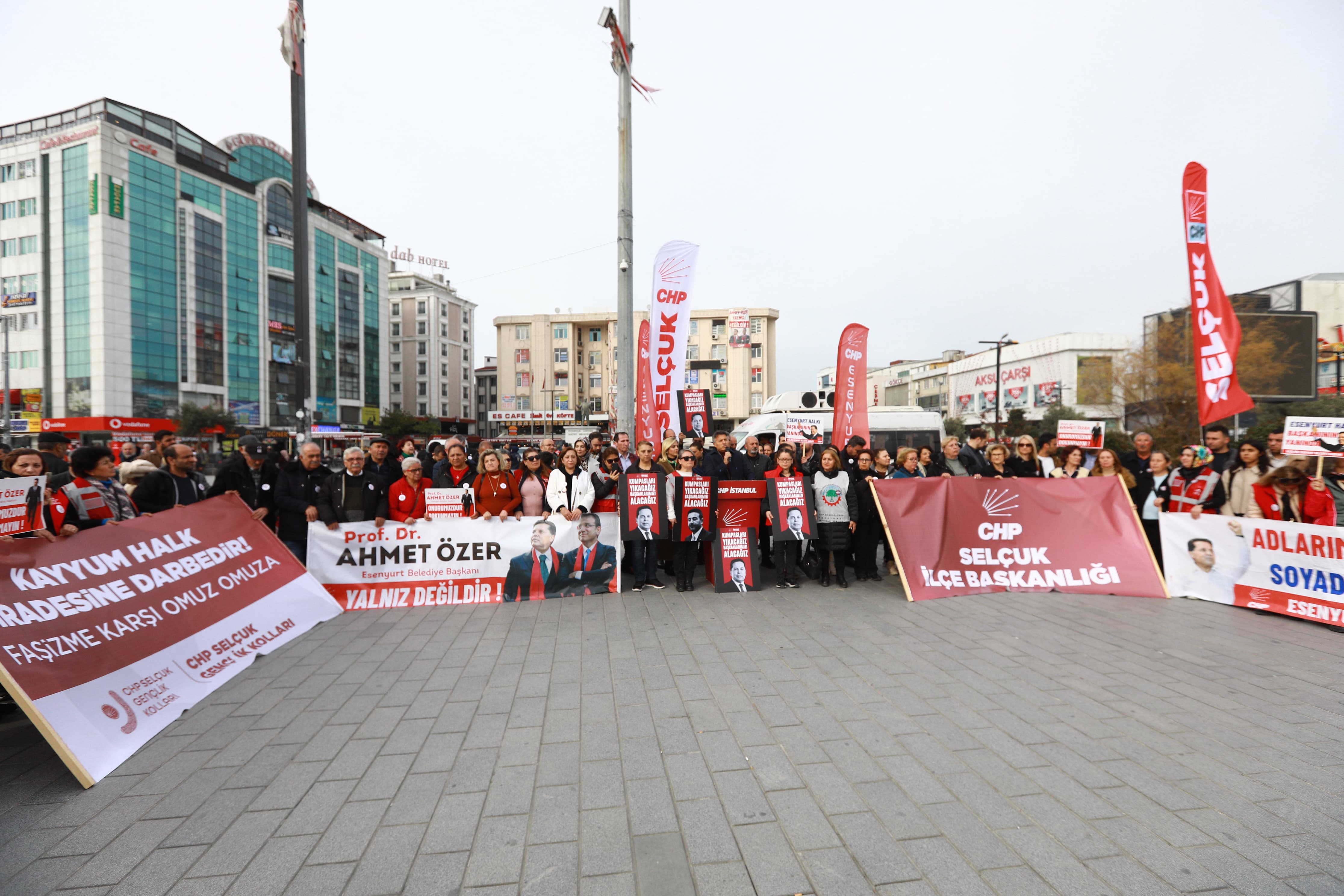 Esenyurt’taki Demokrasi Mücadelesine Efes Selçuk’tan Güçlü Destek!