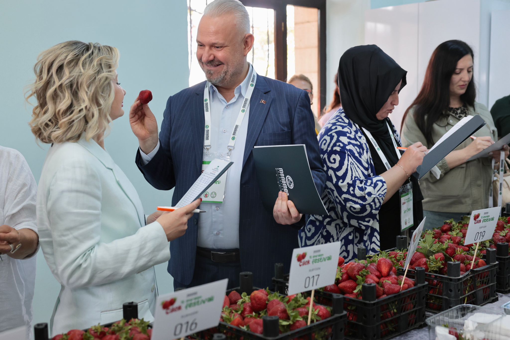 Emiralem Çilek Festivali'ne rekor ziyaretçi!