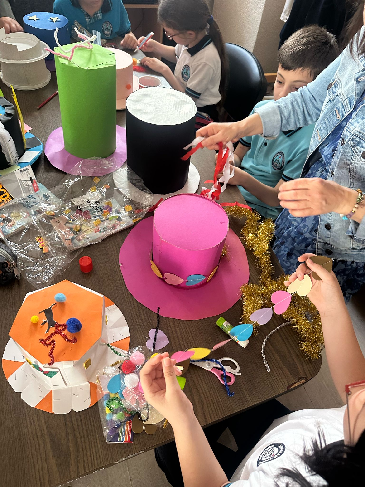 Menderes Alpaslan İlkokulu'nda Harezmi Eğitimi ile Farkındalık ve Teknoloji Buluştu