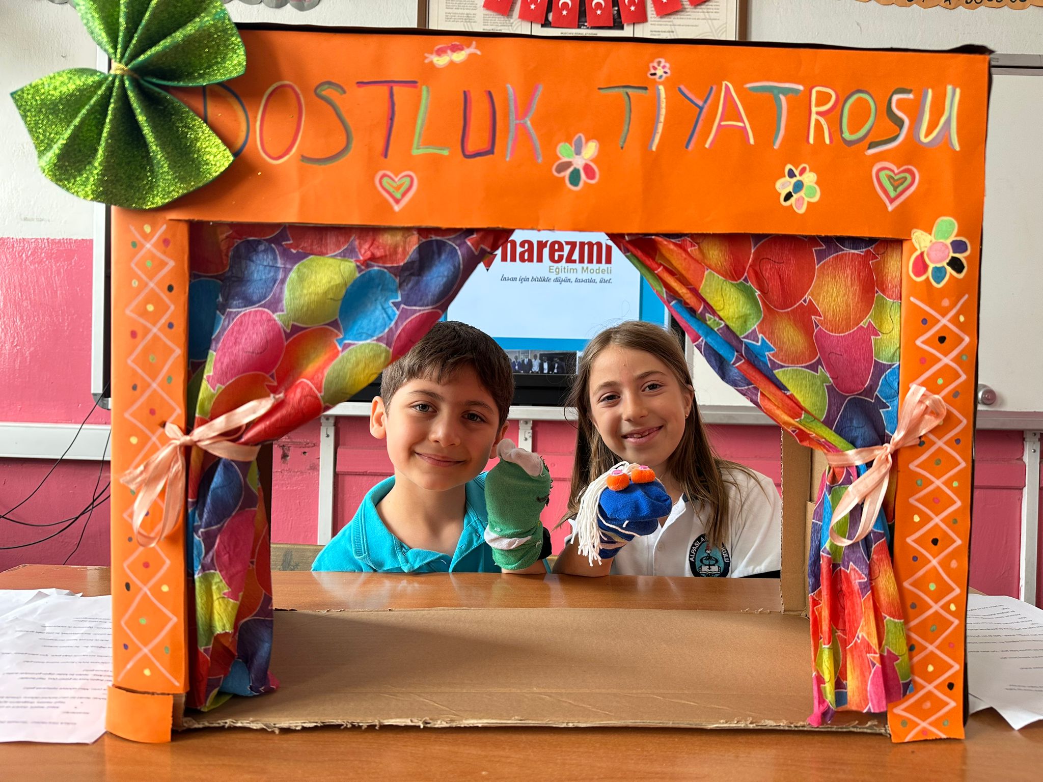 Menderes Alpaslan İlkokulu'nda Harezmi Eğitimi ile Farkındalık ve Teknoloji Buluştu