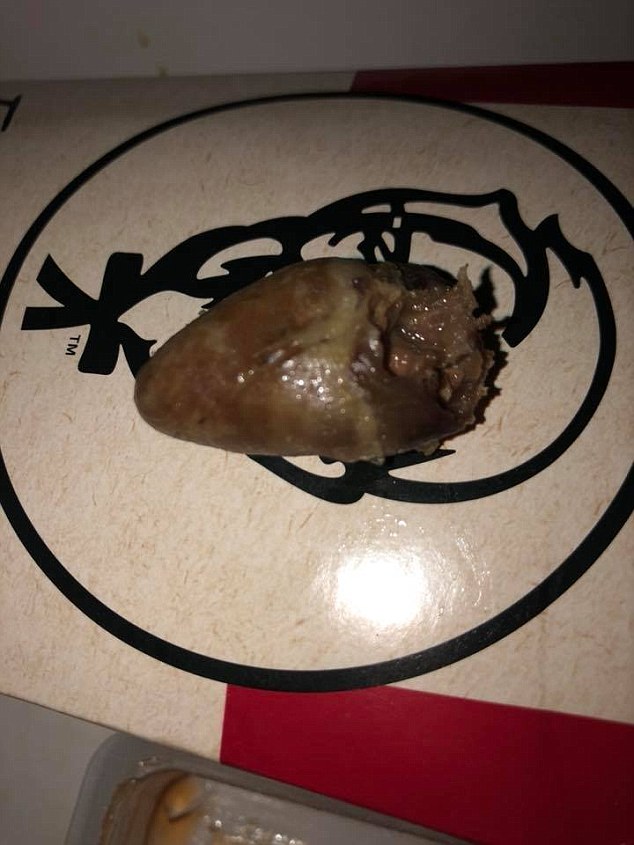 Çıtır tavuğun içinden çıkan mide bulandırdı!