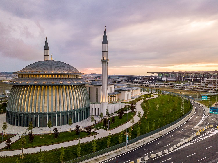 İstanbul Havalimanı'nda 3. bağımsız pist, Devlet Konukevi ve cami hizmete açılıyor