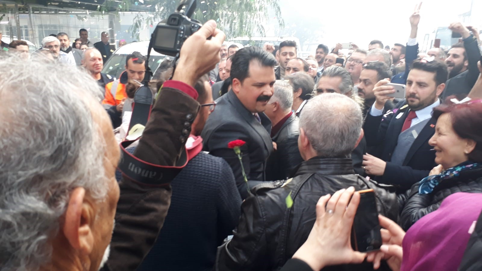 GRUŞÇU'DAN COŞKULU ADAYLIK AÇIKLAMASI