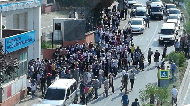 Koronavirüs gölgesinde LGS: Sosyal mesafe kayboldu