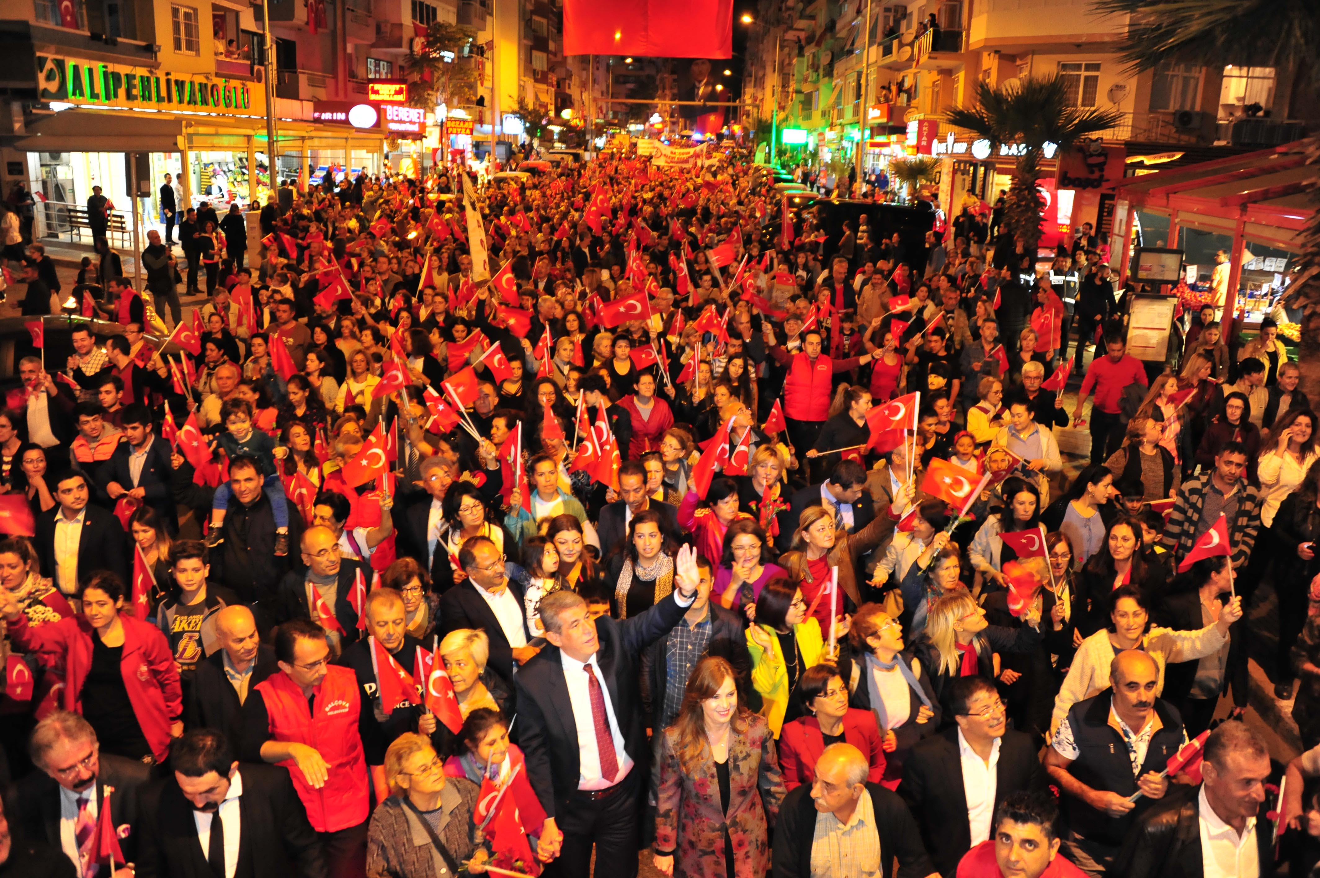 Balçova’da Cumhuriyet Coşkusu Yollara Sığmadı