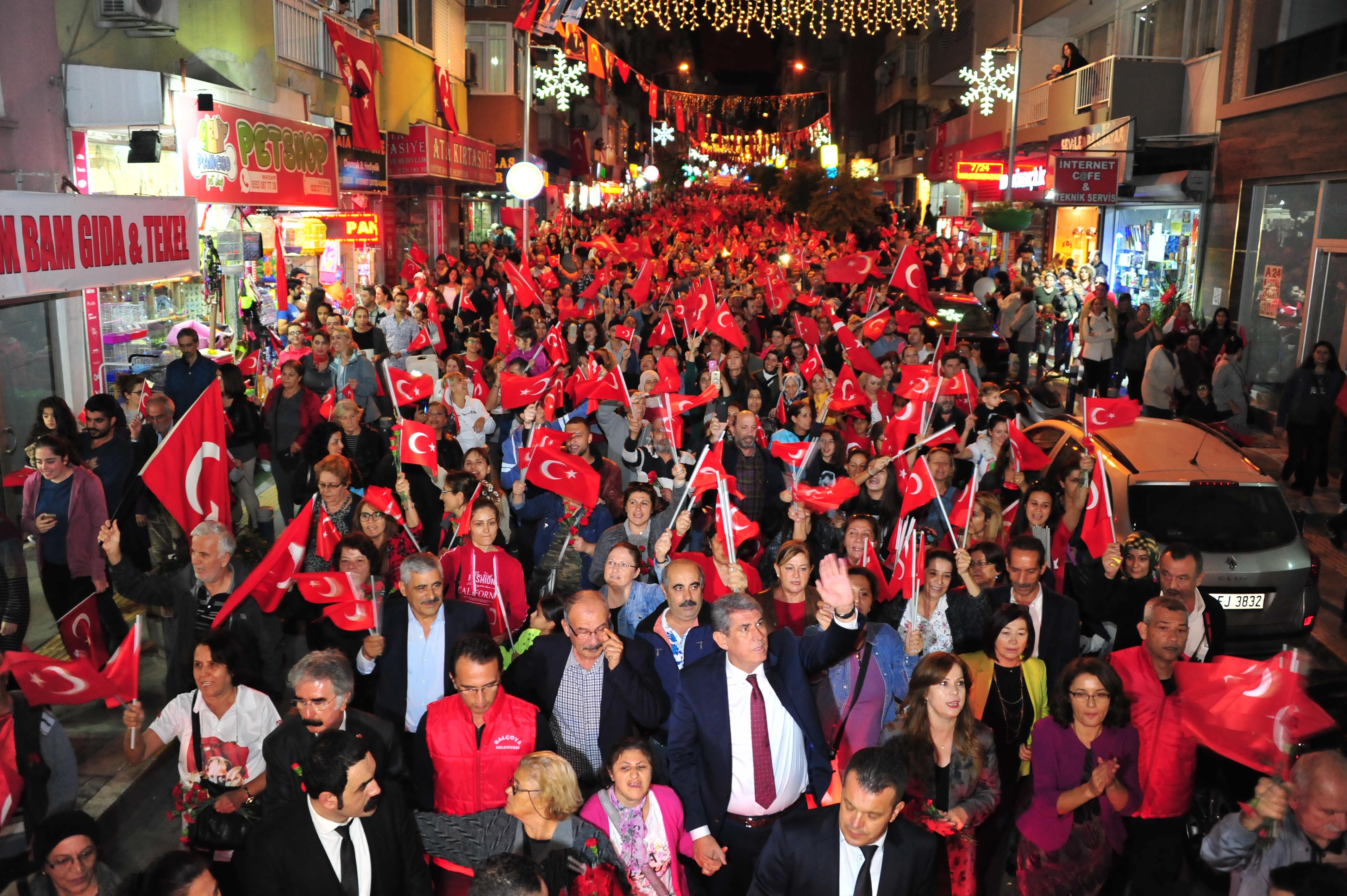 Balçova’da Cumhuriyet Coşkusu Yollara Sığmadı