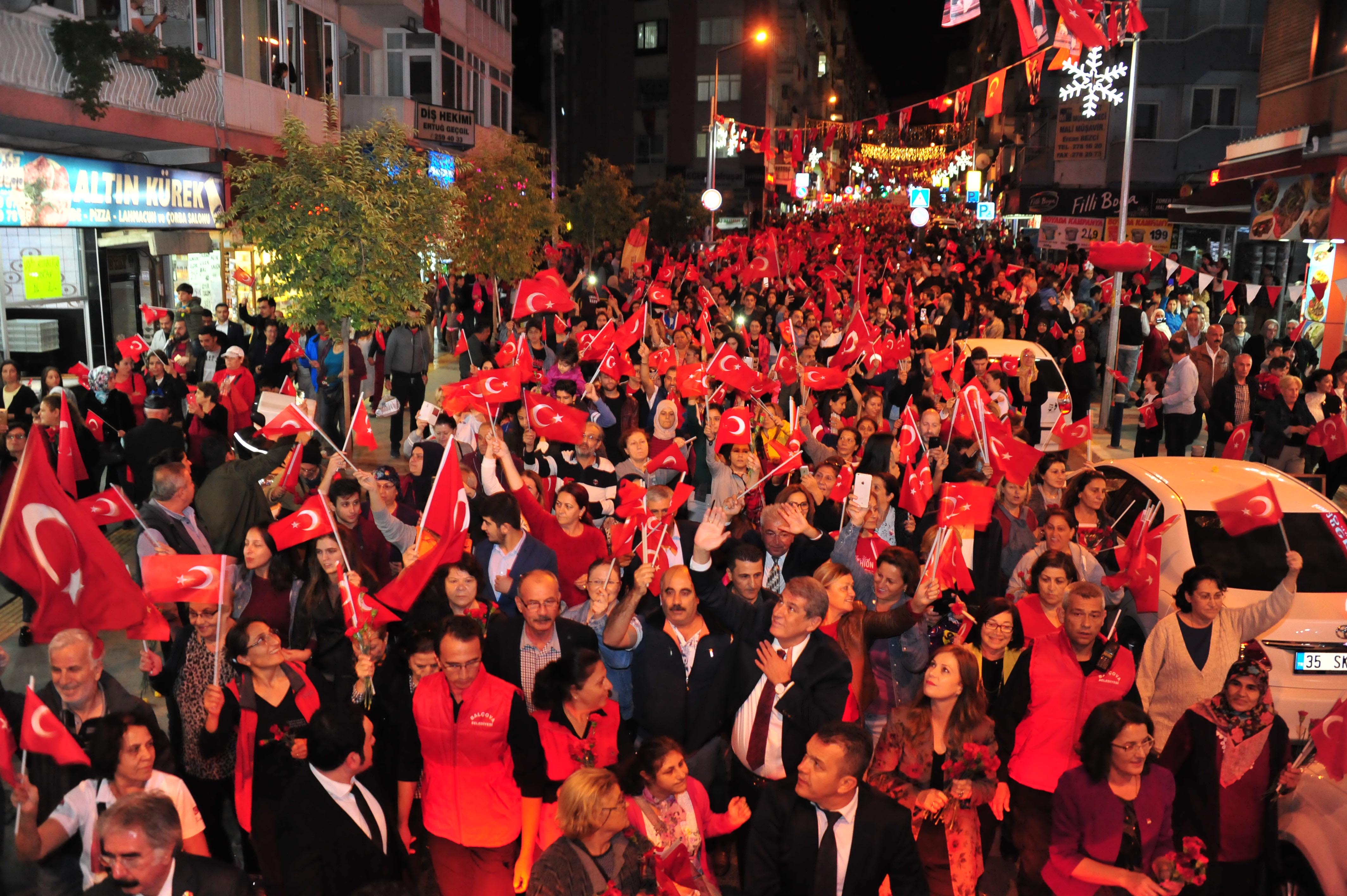Balçova’da Cumhuriyet Coşkusu Yollara Sığmadı