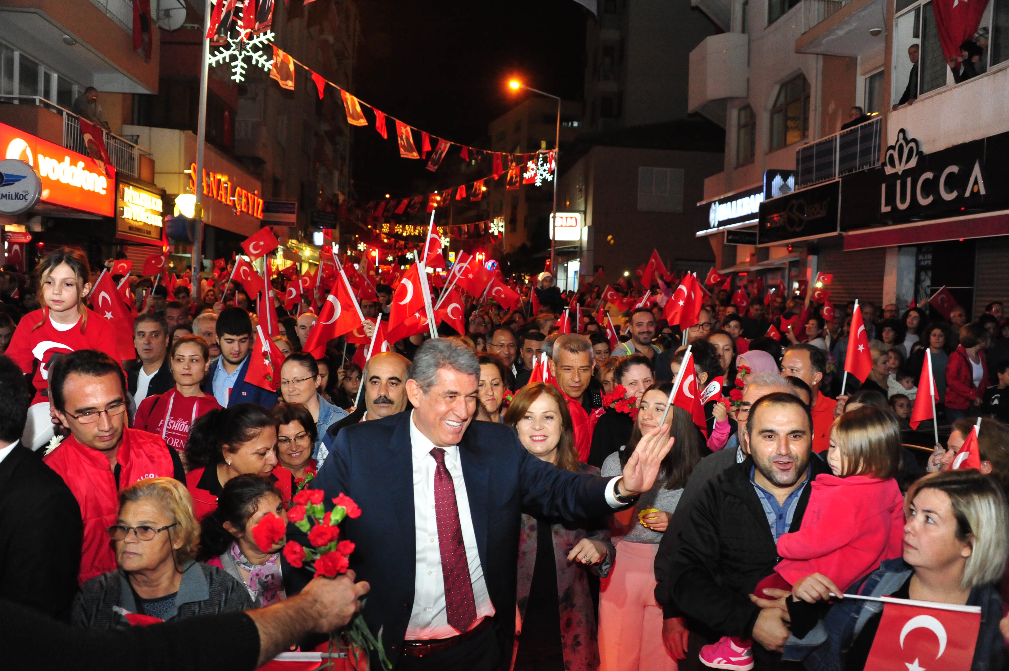 Balçova’da Cumhuriyet Coşkusu Yollara Sığmadı