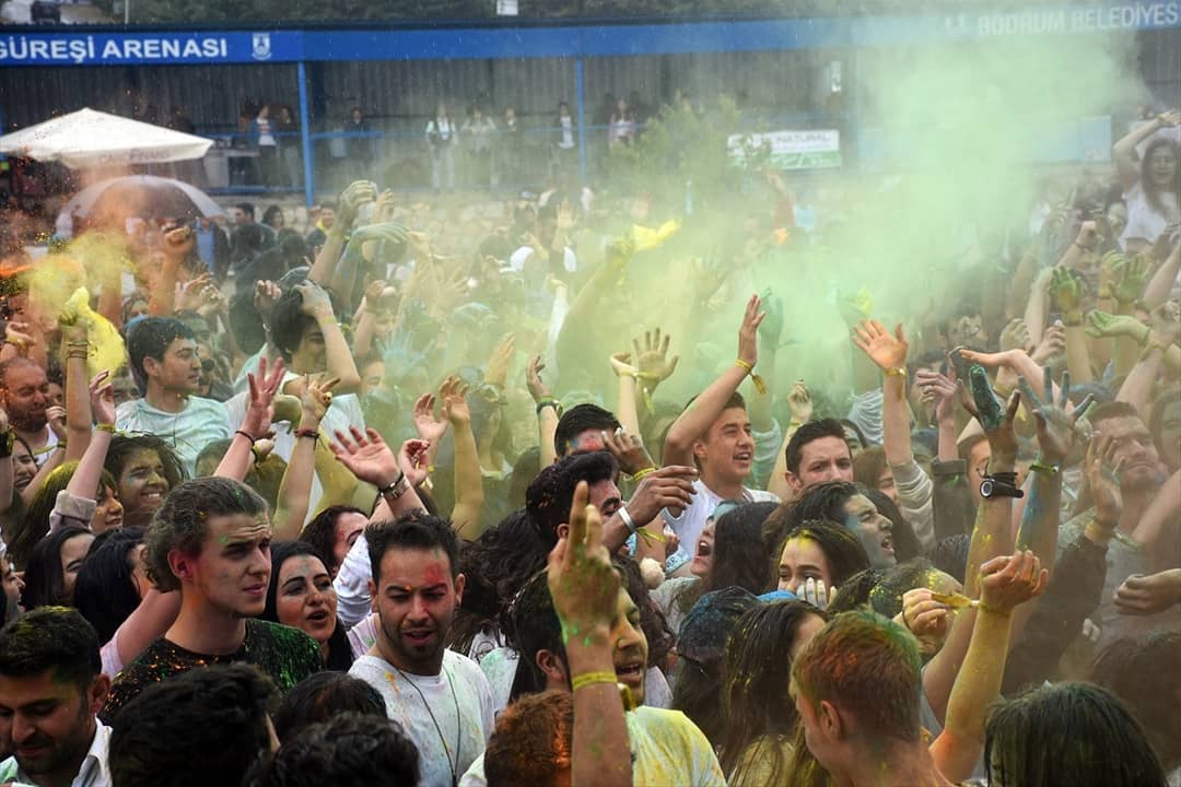 Gençlere Bodrum'da rengarenk festival