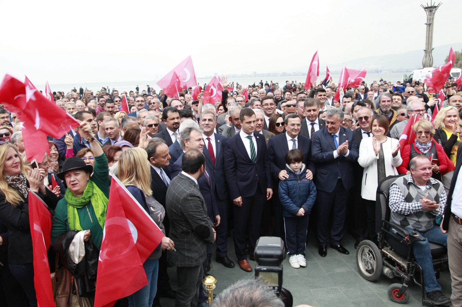 Tunç Soyer: "Güzel günler göreceğiz çocuklar, motorları mavilikleri süreceğiz"