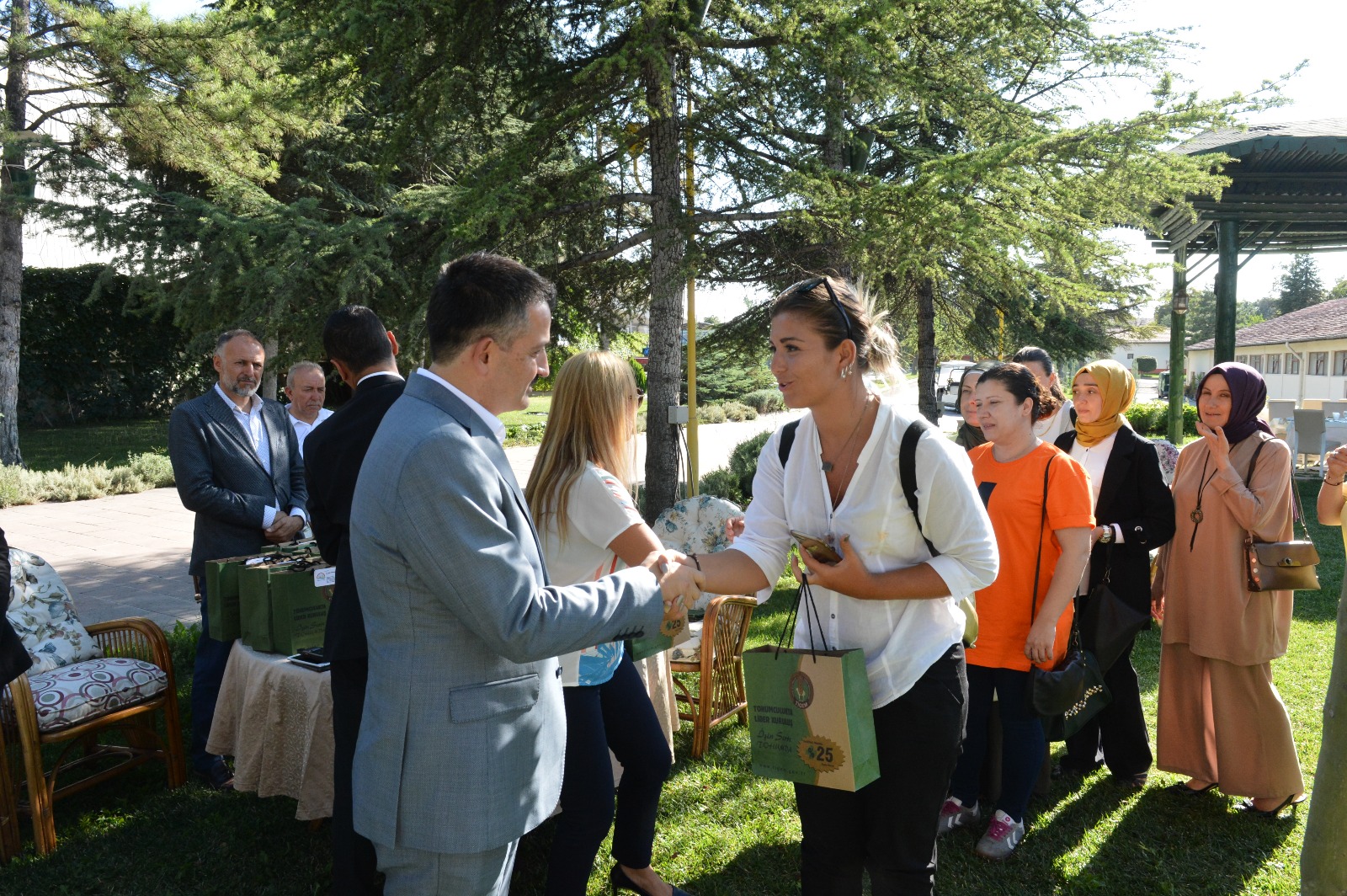 Dr. Ahu Pakdemirli, İzmirli kadınları yalnız bırakmadı