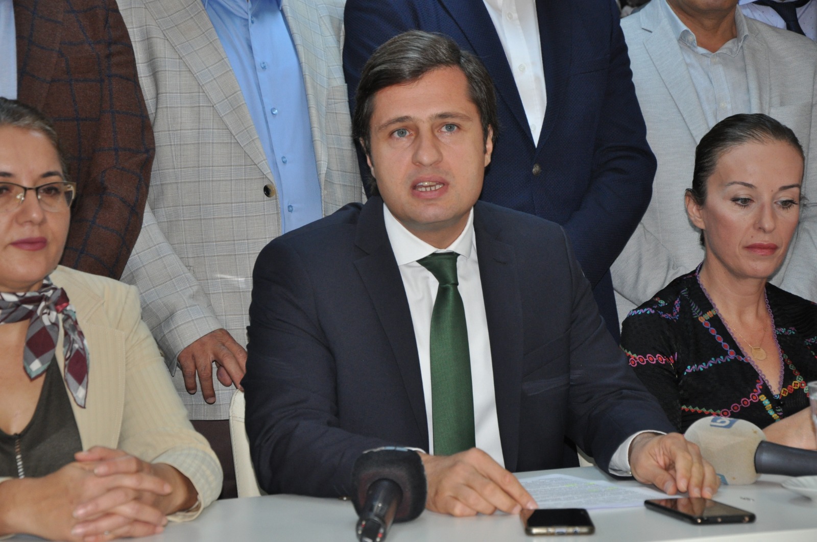 Deniz Yücel’den Bahçeli’ye çok sert eleştiriler!