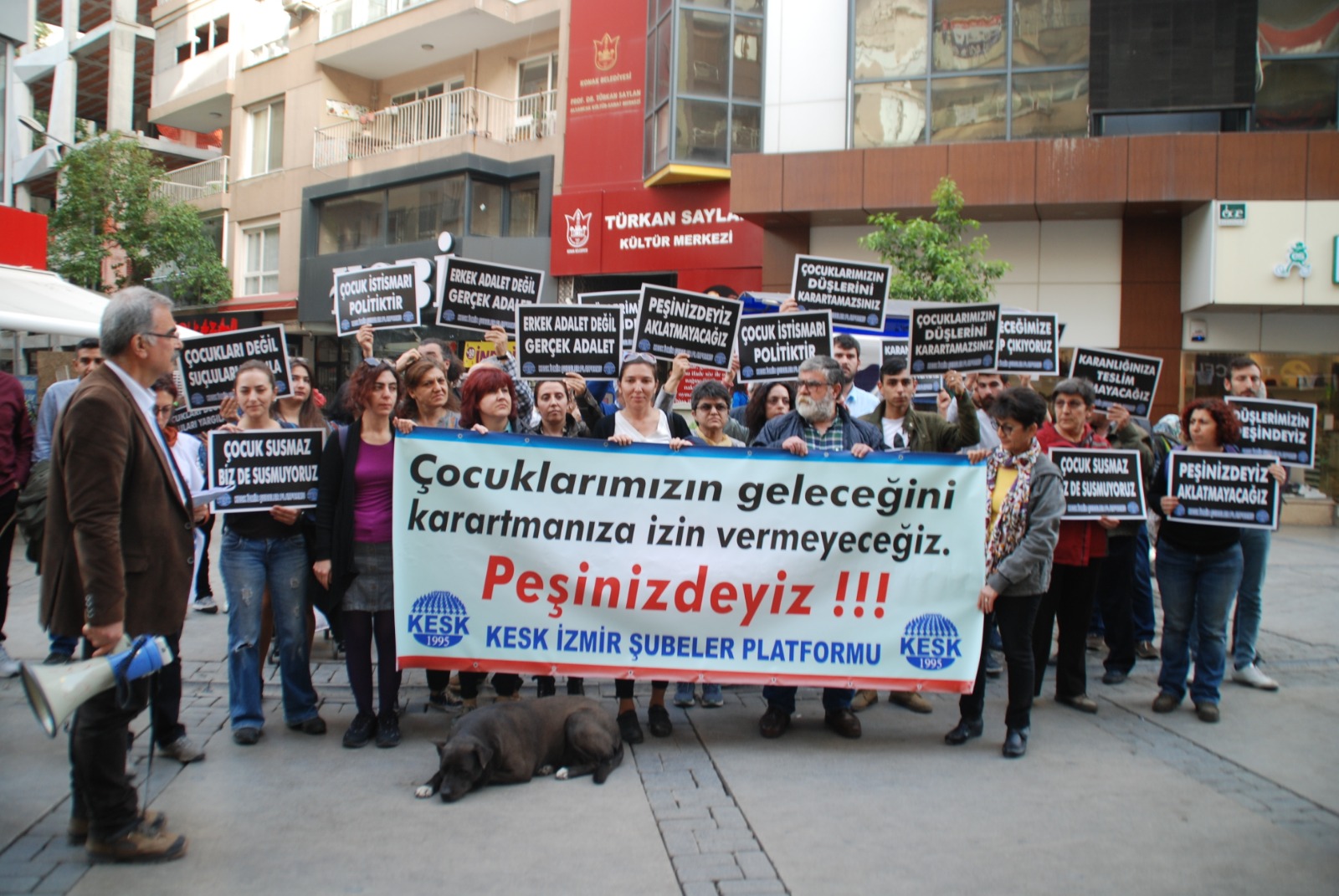 KESK İzmir’den çocuk istismarına karşı protesto