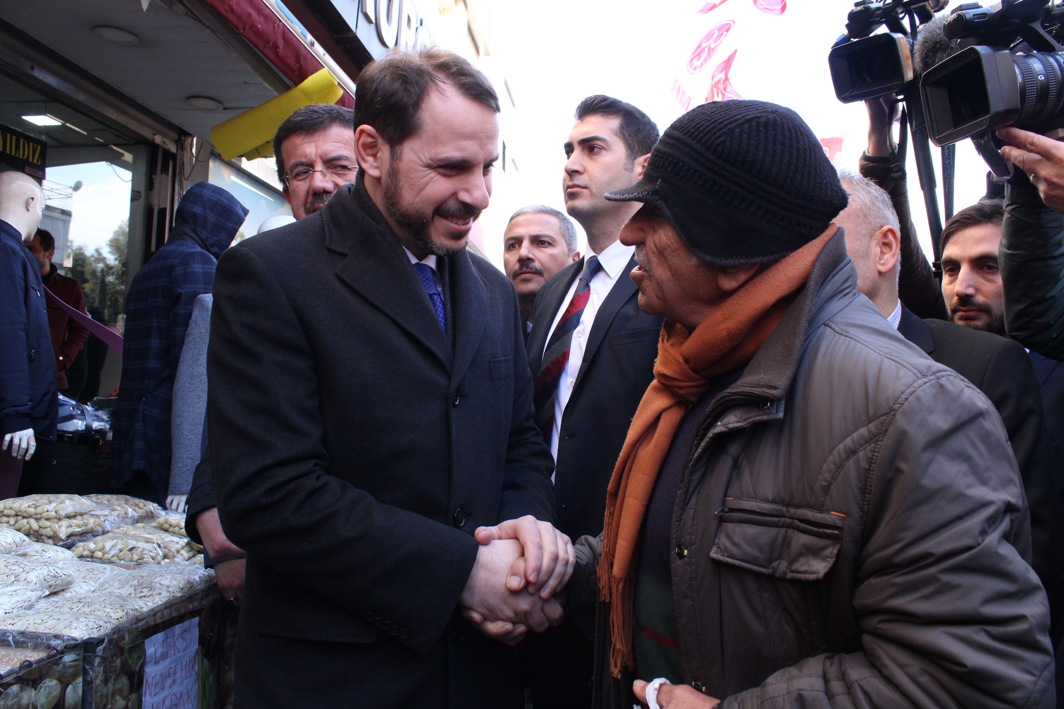 Bakan Albayrak'a Sevgi Yolu'nda sevgi seli
