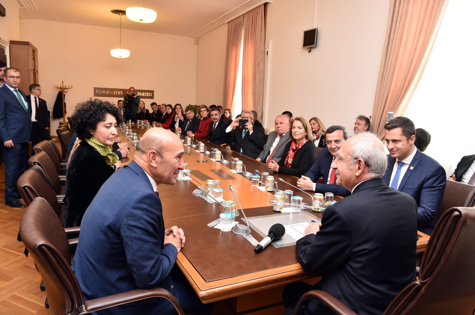 Kılıçdaroğlu, İzmir ve ilçe belediye başkanlarını kabul etti