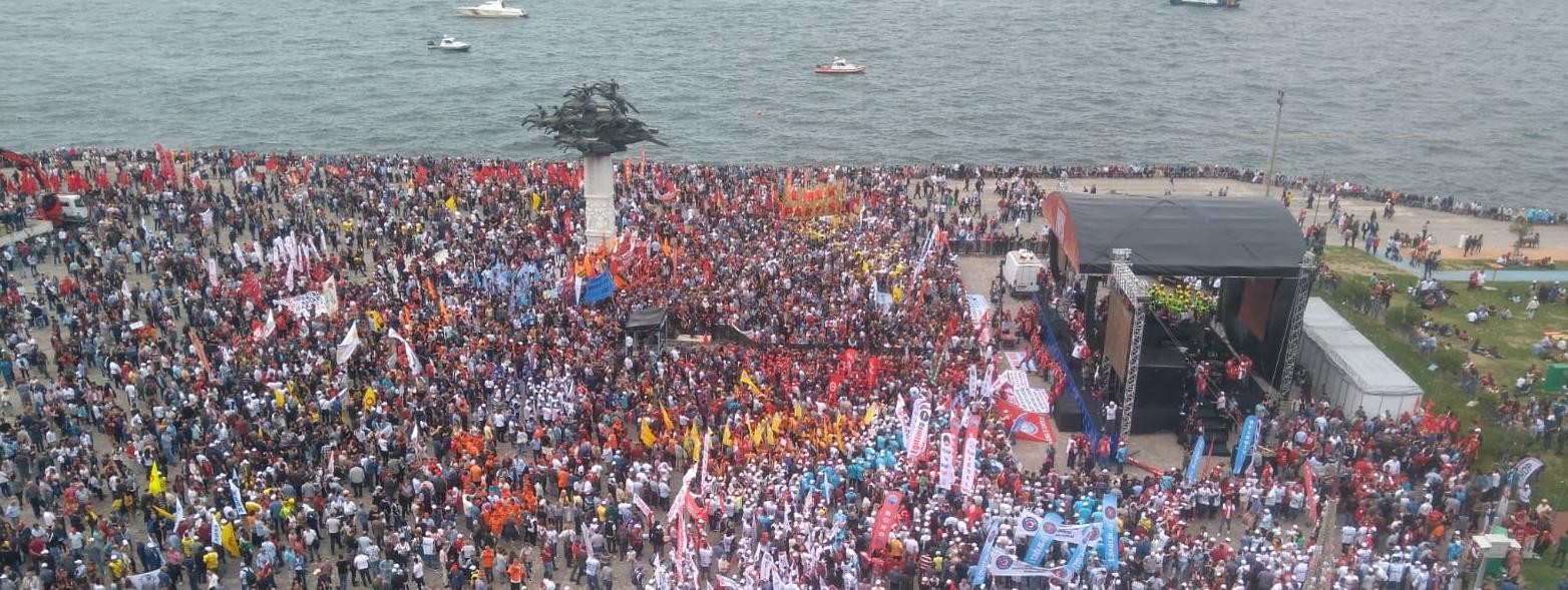 İzmir'de 1 Mayıs coşkusu