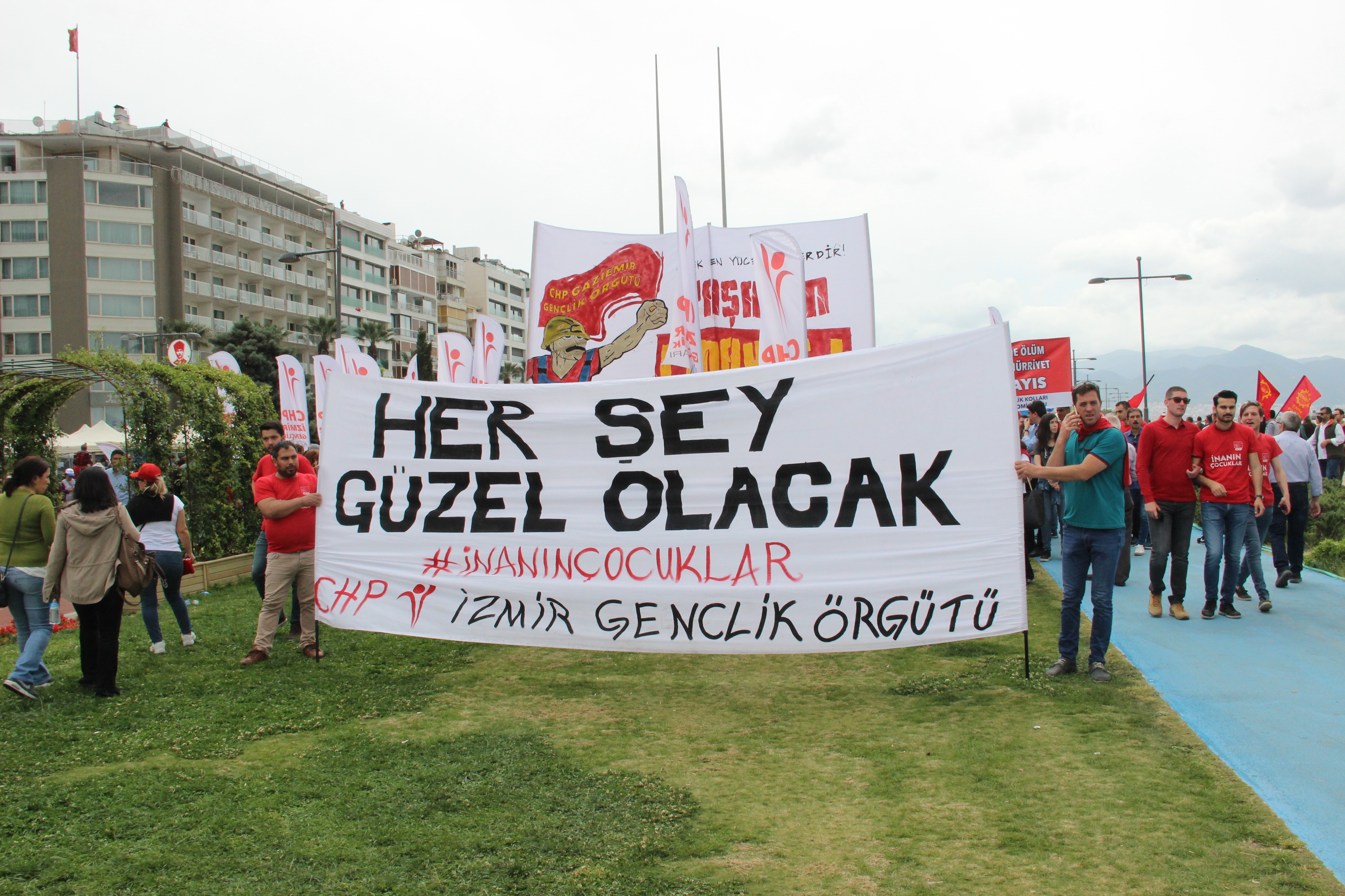 İzmir'de 1 Mayıs coşkusu